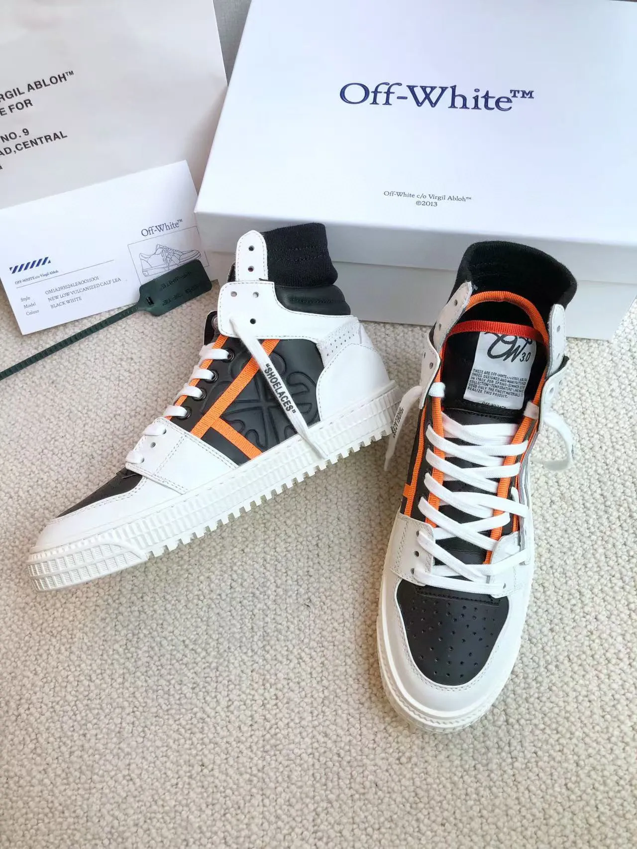 Men's shoes💰620 OFF WHITE ⚡️Couple style⚡️🍓New color🍓 The latest spring model of Gaobang street casual Martin style masterpiece, released the highest quality version on the market 👊 Series original mold opening, original lasting, production technology 1:1 original ➰🔜The best choice for more and more celebrities and Internet celebrities🔸In the classics Changes in the code🔸Innovate in the trend🔸Strive to break away from the shackles of bad street design🔝Although he is not the originator of fashion design, he is definitely a shining dark horse in avant-garde design🐴🆙Do not follow the trend🔅Not universal beauty🔅 Fabric💯First-layer cowhide Lining💯Imported skin-friendly and environmentally friendly polyester mesh Foot pads💯Original molded high-elastic environmentally friendly molding pads Midsole💯Original sleeve lasting process Outsole💯Rubber outsole Packaging💯Official website synchronizes a full set of packaging (brand wrapping paper, brand certificate, brand bag) code number 35-44, 45 customized